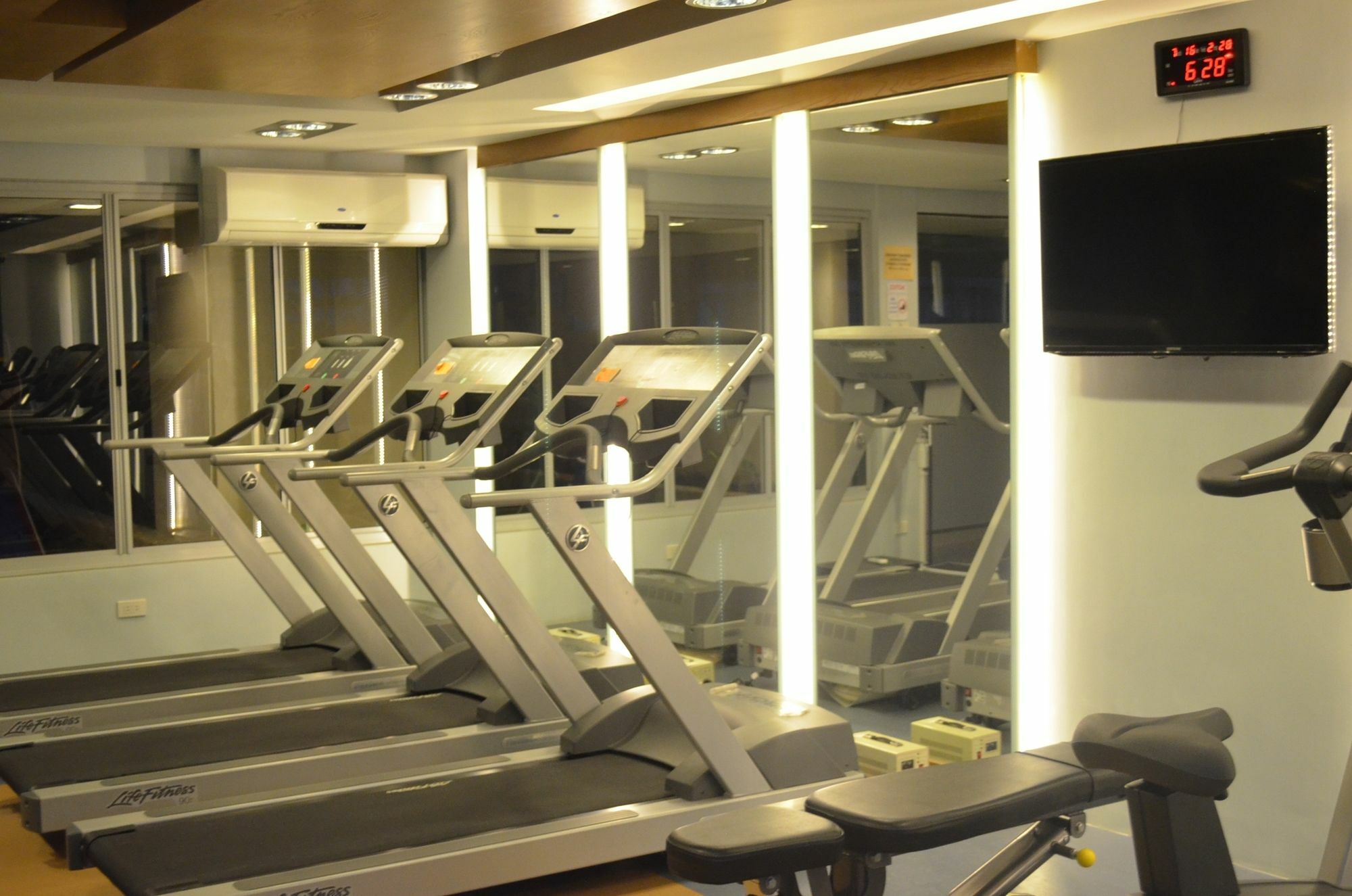 Greenbelt Madison Apartments Makati City Ngoại thất bức ảnh
